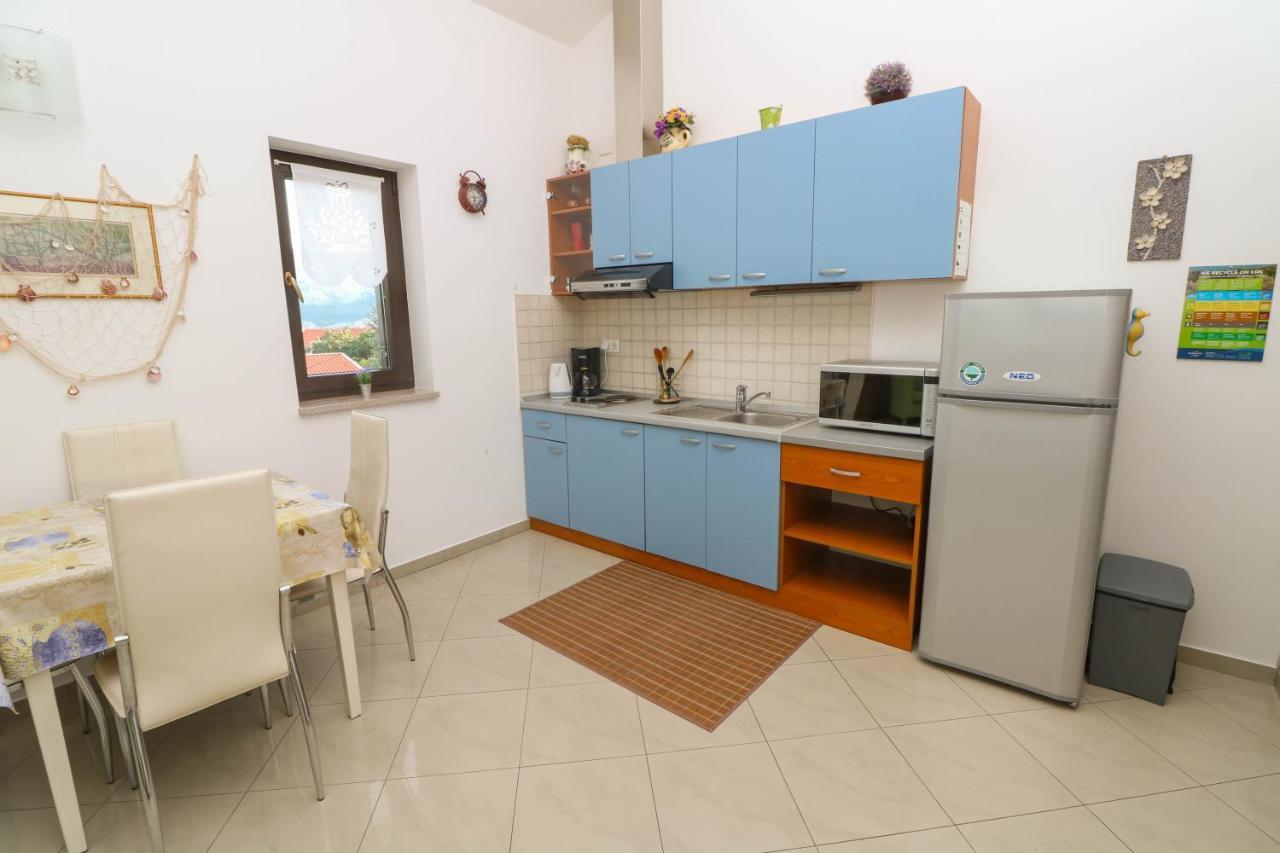 Apartments Blue And Green With Balcony บัชกา ภายนอก รูปภาพ