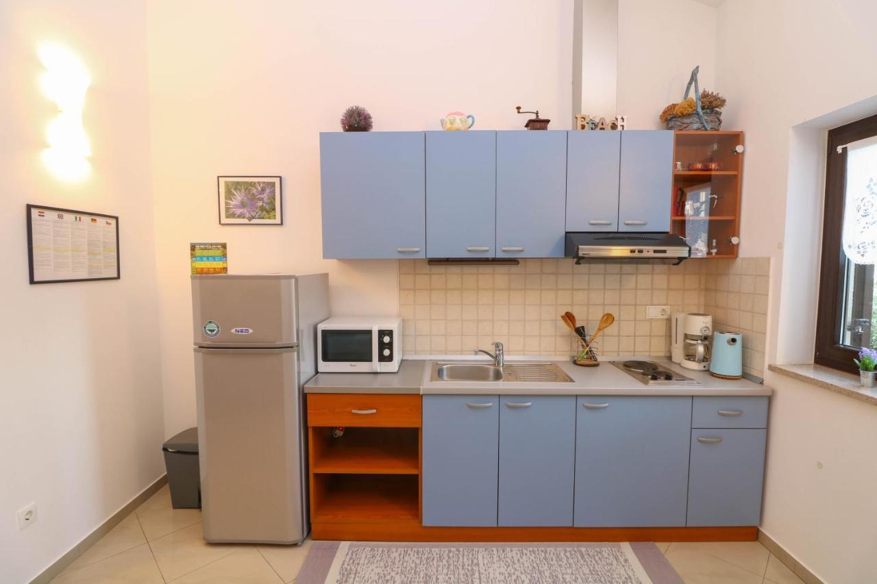 Apartments Blue And Green With Balcony บัชกา ภายนอก รูปภาพ
