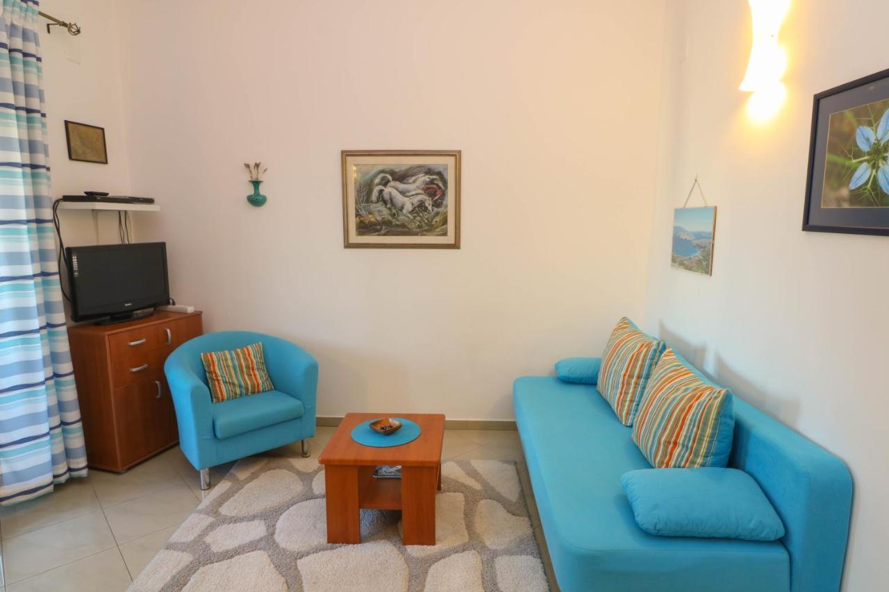 Apartments Blue And Green With Balcony บัชกา ภายนอก รูปภาพ