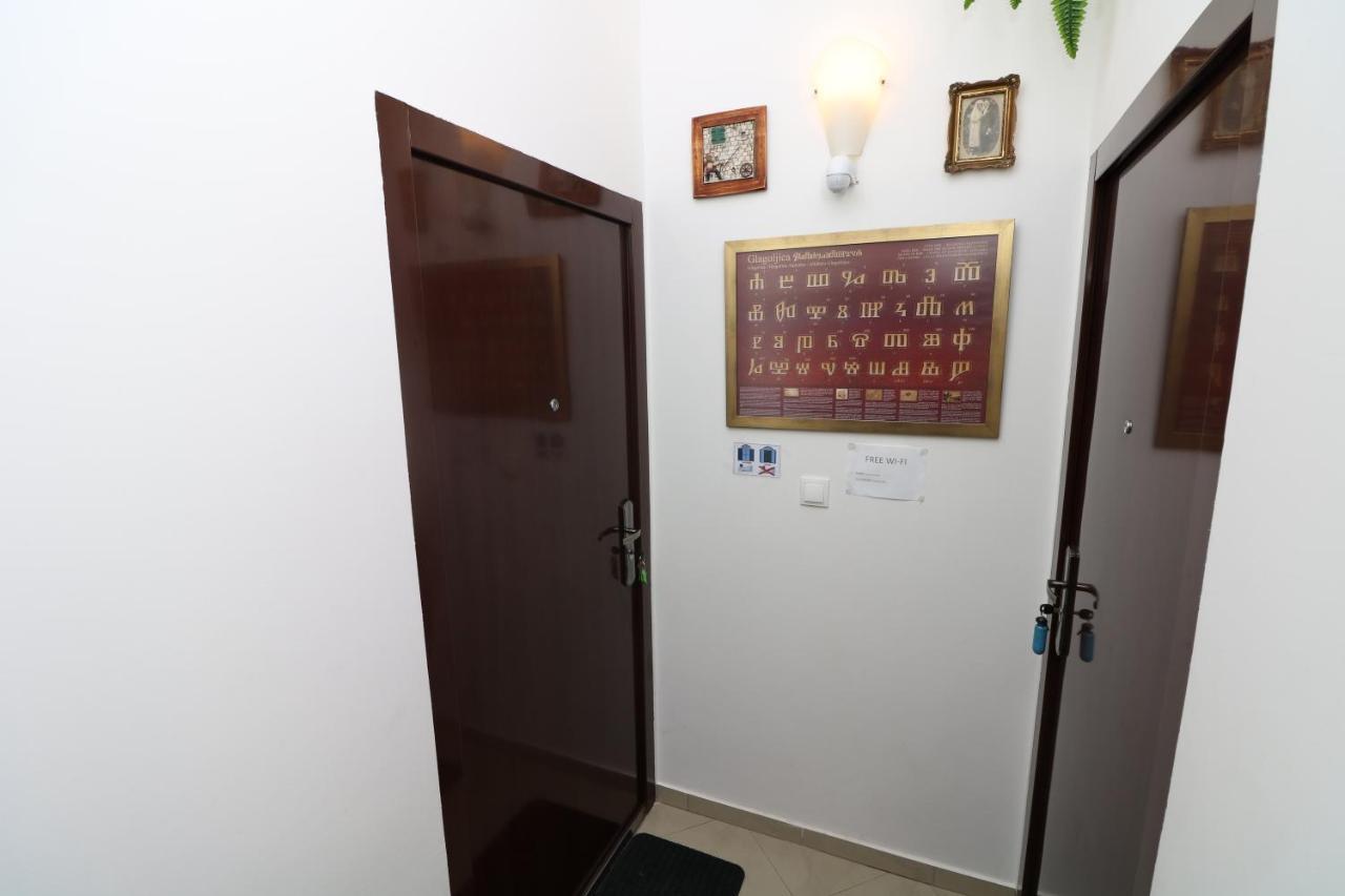 Apartments Blue And Green With Balcony บัชกา ภายนอก รูปภาพ