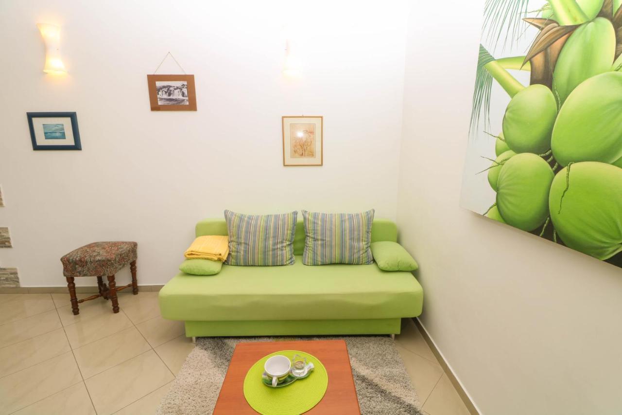 Apartments Blue And Green With Balcony บัชกา ภายนอก รูปภาพ