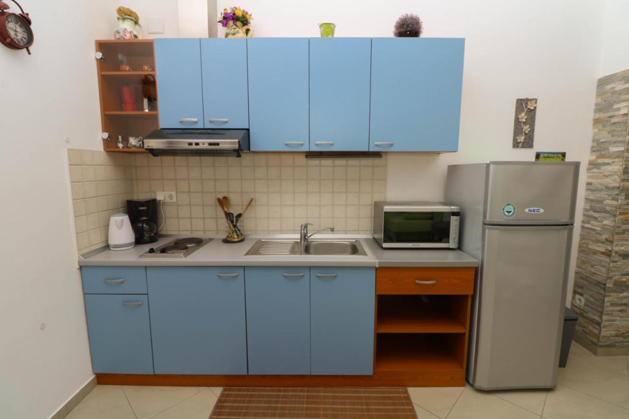 Apartments Blue And Green With Balcony บัชกา ภายนอก รูปภาพ