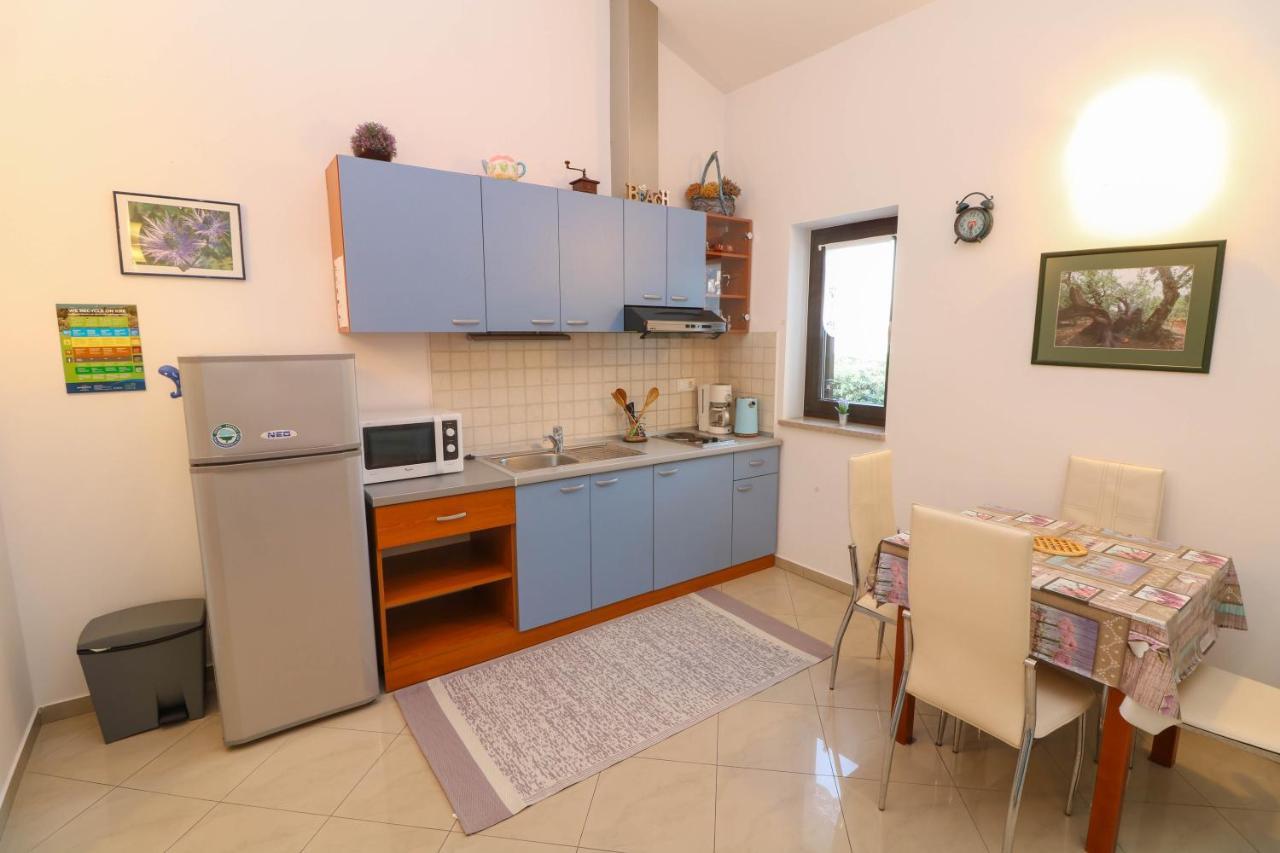 Apartments Blue And Green With Balcony บัชกา ภายนอก รูปภาพ