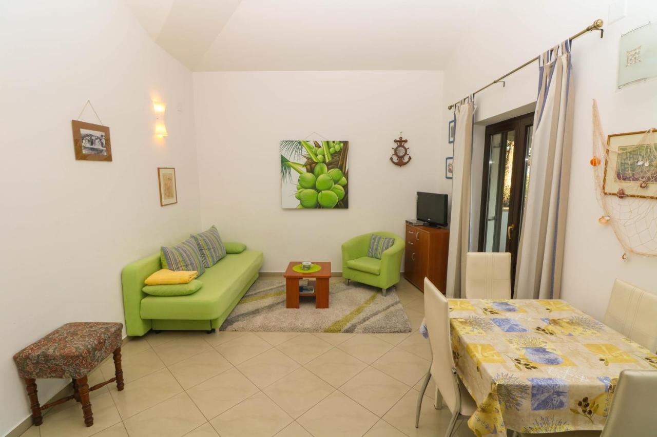 Apartments Blue And Green With Balcony บัชกา ภายนอก รูปภาพ
