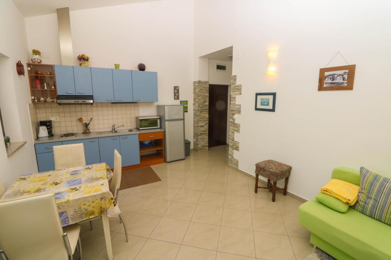 Apartments Blue And Green With Balcony บัชกา ภายนอก รูปภาพ